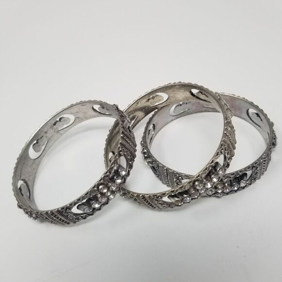 Set of three silver or silver like bracelets - Picture 11 of 11